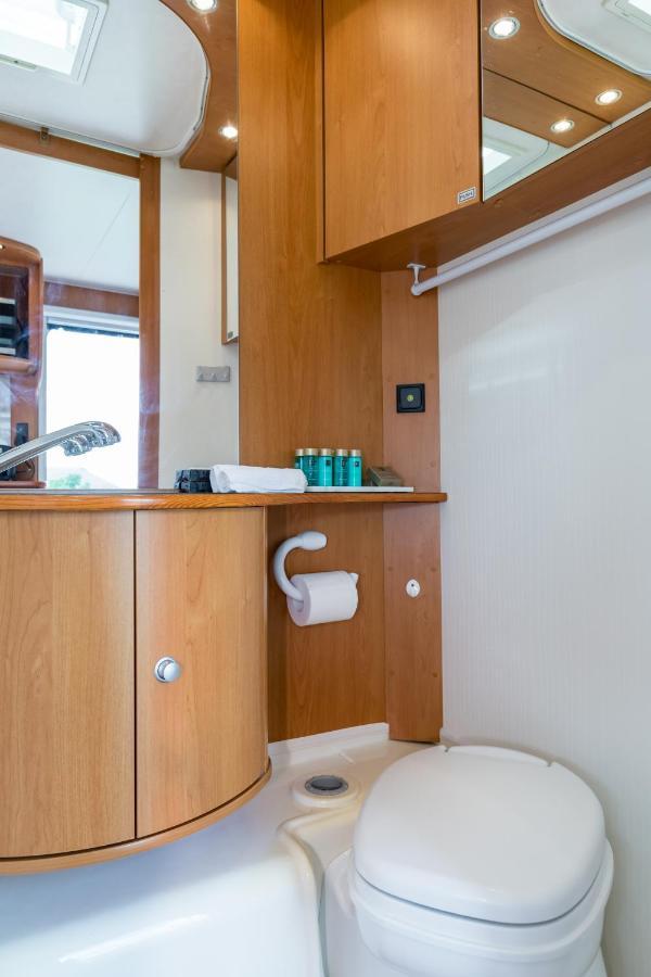 Cosy Caravan On Luxury Campsite Hulme End Екстериор снимка
