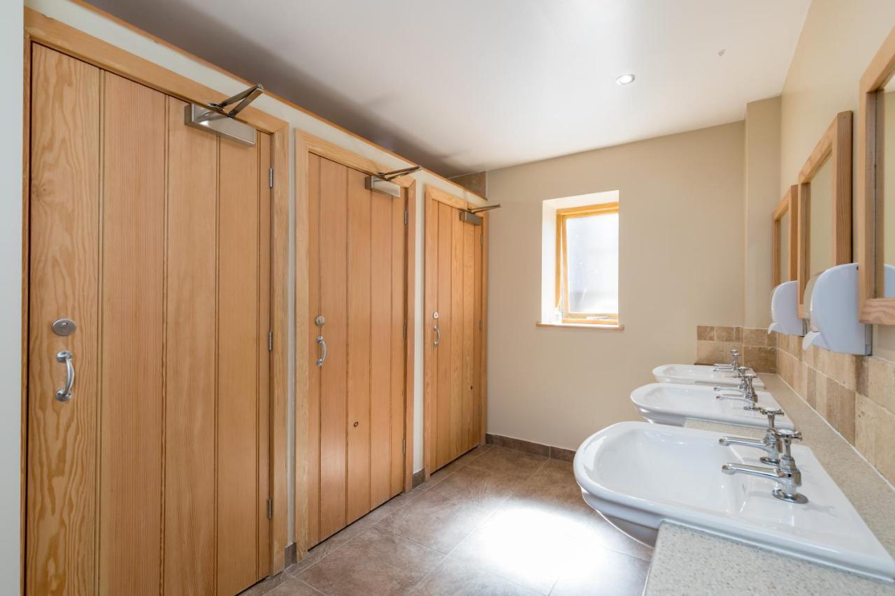 Cosy Caravan On Luxury Campsite Hulme End Екстериор снимка