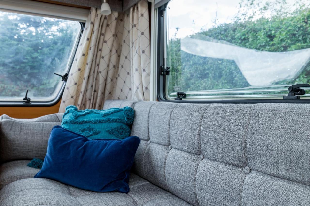 Cosy Caravan On Luxury Campsite Hulme End Екстериор снимка
