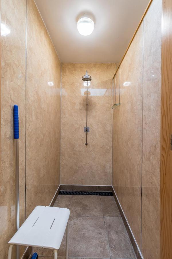 Cosy Caravan On Luxury Campsite Hulme End Екстериор снимка