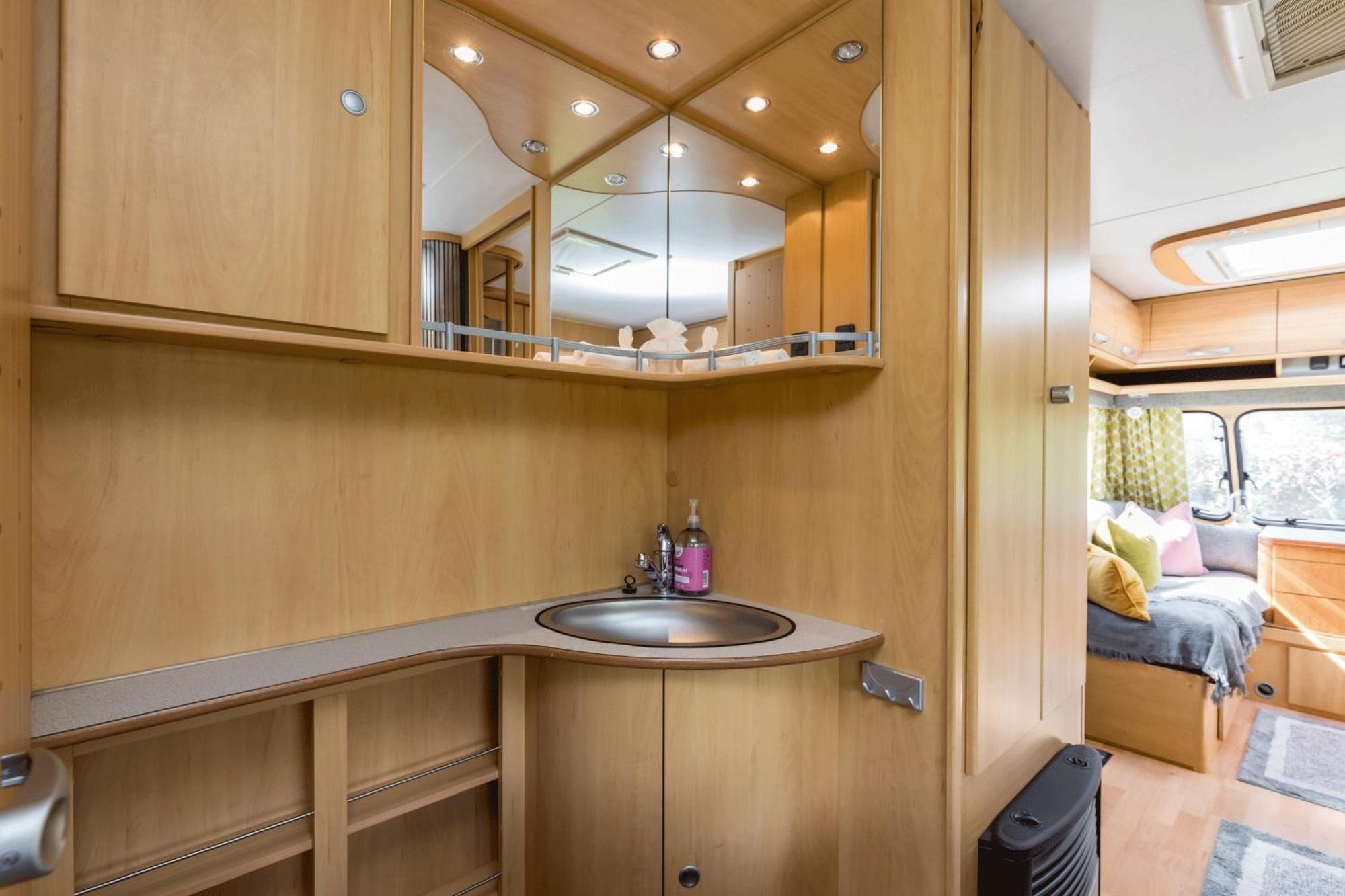 Cosy Caravan On Luxury Campsite Hulme End Екстериор снимка
