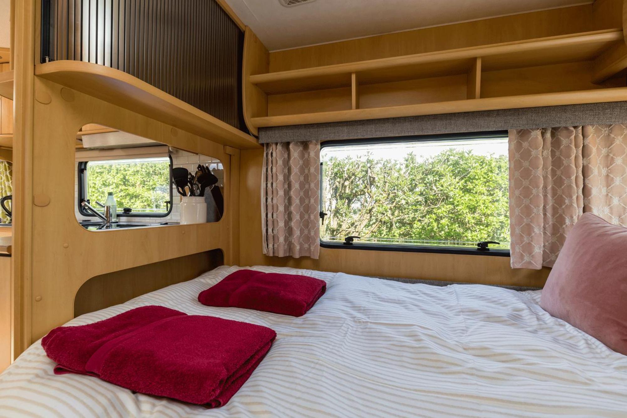 Cosy Caravan On Luxury Campsite Hulme End Екстериор снимка