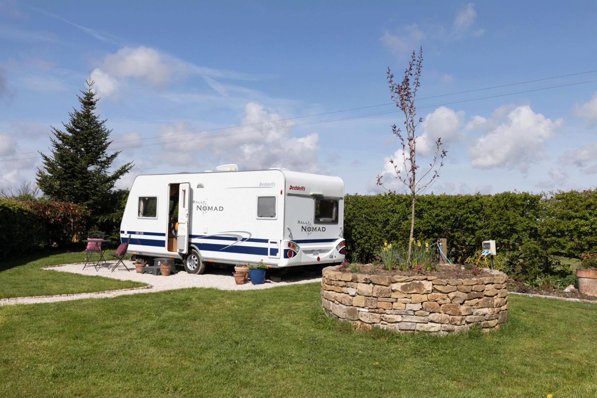 Cosy Caravan On Luxury Campsite Hulme End Екстериор снимка